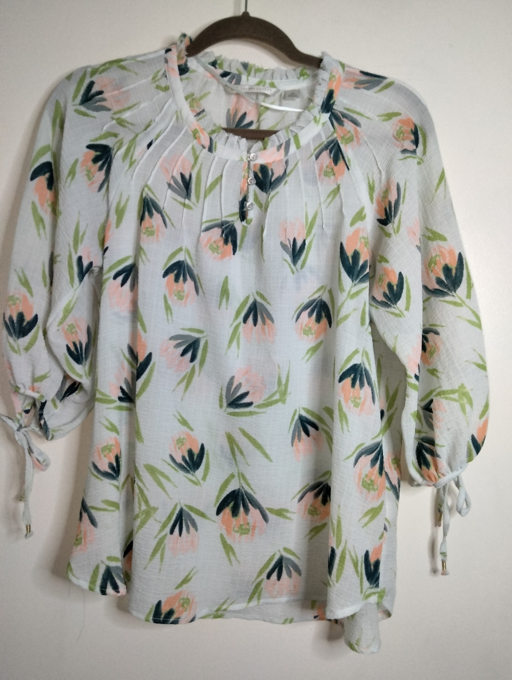 LC Lauren Conrad (Size M) Multicolored Floral Print 3/4 Sleeves Peasant Blouse